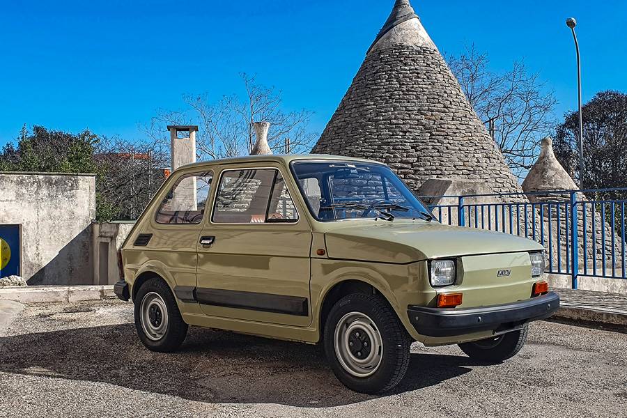 Encore une petite Italienne : une Fiat 126 de 1980 pour environ 8 000 francs.