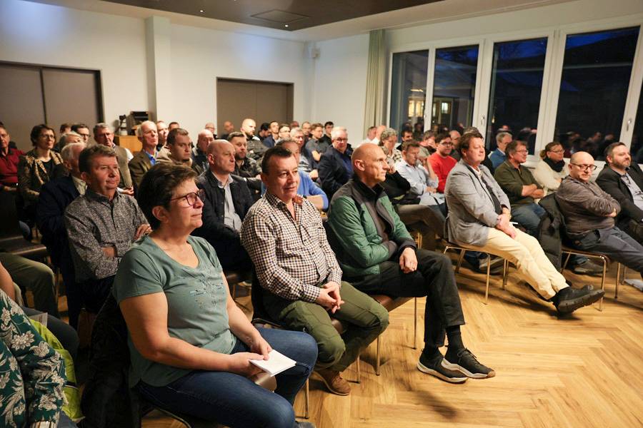 Vue de la salle : quelque 60 participants ont suivi l’assemblée générale de la section Suisse du Nord-Ouest de Carrosserie Suisse à Läufelfingen.