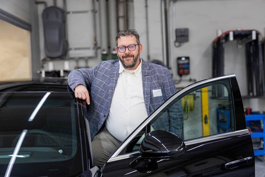 Qui pense global doit aussi pouvoir livrer à l’échelle mondiale : Andreas Grosse-Coosmann (Head of Customer) de Genesis a apporté à Bâle de nombreuses informations sur sa marque et sur la thématique de l’après-vente.