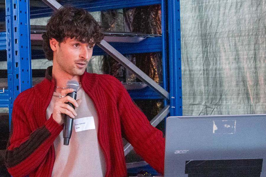 Raven Seeholzer, directeur de Teslab : la jeune start-up, centrée sur l’électromobilité et le service Tesla, s’est spécialisée dans la maximisation de la durée de vie des voitures électriques. Même lorsqu’il s’agit de la réparation...