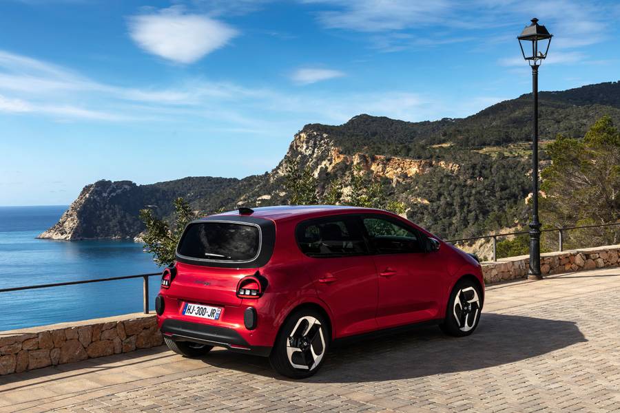 Kompakt, praktisch, sympathisch: Der Renault Twingo E-Tech electric verbindet vertraute Proportionen mit einem modernen Elektroantrieb.
