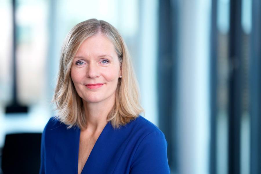 Dr. Uta Holzenkamp führt BASF Coatings bis zum Abschluss der Transaktion weiter und soll danach den Übergang begleiten. In der entscheidenden Umbauphase steht sie damit für Kontinuität an der Spitze.