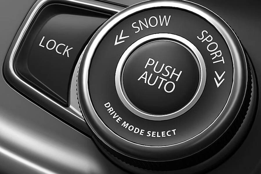 Allgrip Select in Reinform: Der Dreh-Drück-Regler serviert vier Fahrprogramme – Auto fürs tägliche Rollen, Sport für etwas mehr Wachheit, Snow für rutschige Vernunft und Lock für den Moment, wenn der Feldweg plötzlich «alpin» wird. 