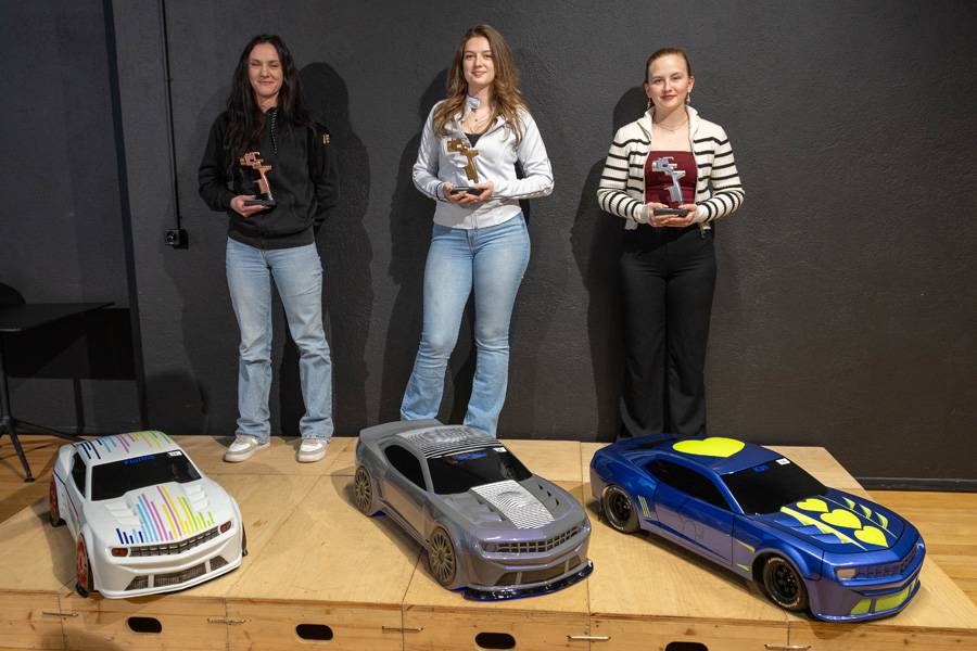 Ihre Werke standen in der Gunst des Publikums ganz oben (v. l.): Flurina Schläpfer (Rang 3), die Siegerin Isabella Francesca Ceccotti und Kim Schnyder (Rang 2).