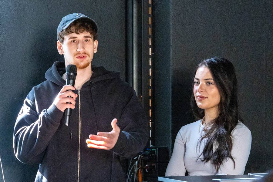 «Wie interpretiere ich meinen Künstler bildlich?» Thierry Westermann und Anna Isgrò haben bei ihrem kleinen Vortrag die Wahl ihres Vorbildes zum Thema.