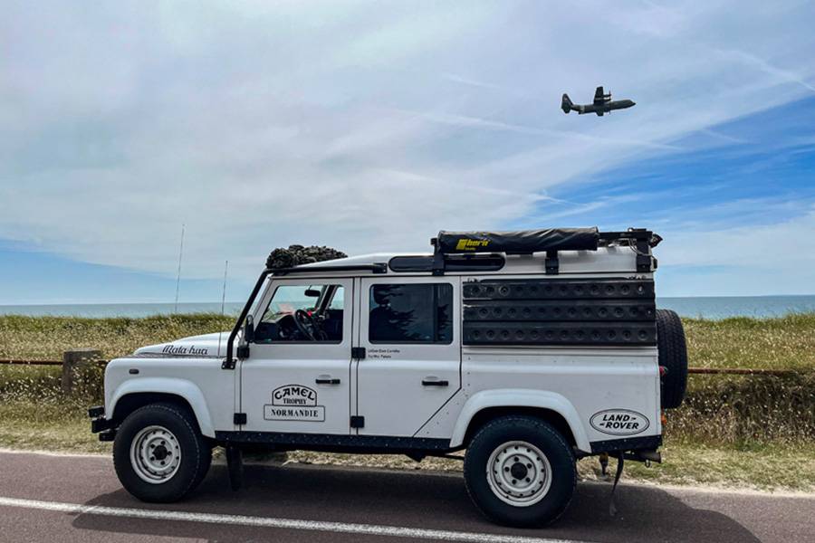 Freiheit auf vier Rädern: Andreas’ zweites grosses Hobby ist das Unterwegssein mit dem Defender 110. Mit Bett, Kühlschrank, Trinkwasser, Standheizung und Solarpanel wird der Land Rover zum rollenden Zuhause – bereit für «überallhin».