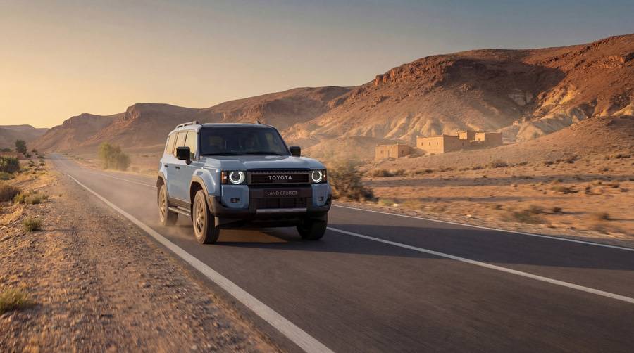 Runde Scheinwerfer, aufrechte Front, markanter Auftritt: Die neue Ausstattungslinie «Style» zitiert die Geschichte des Land Cruiser, ohne wie eine blosse Retro-Übung zu wirken.