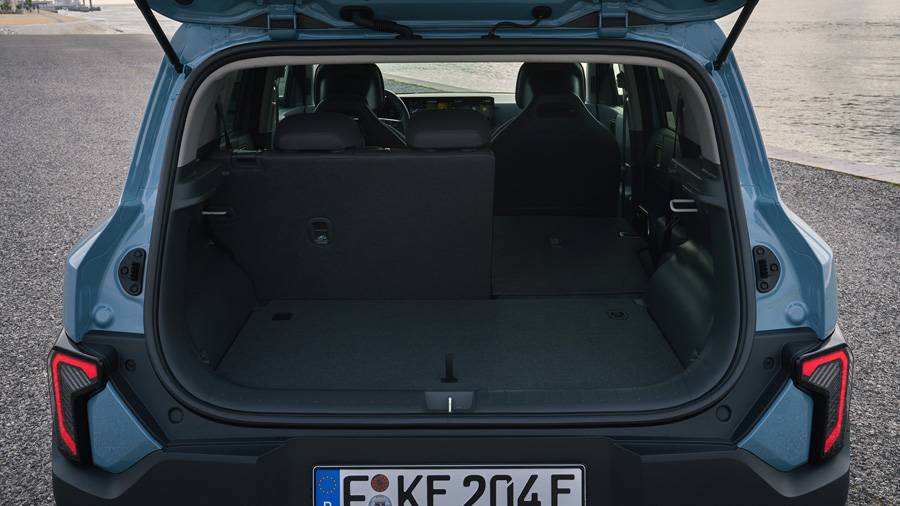 Le coffre profite de l’aménagement intérieur modulable et dépasse les 400 litres. De quoi permettre à ce petit modèle de jouer nettement au-dessus de sa catégorie sur le terrain de la praticité.