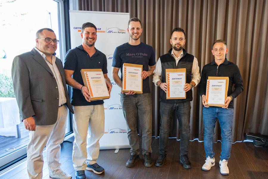 Le président Michael Hallauer (à gauche) avec les représentants des entreprises nouvellement membres de la section : Autospritzwerk Wingling Kalt, UG Upgrade Garage, ABR Autospritzwerk, Spritzwerk HC Feraj.