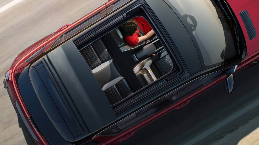 Malgré cette nouvelle architecture de toit, le crossover compact entend conserver son sens pratique. Renault assure que ni l’espace à bord ni la structure générale de la carrosserie n’en pâtissent sensiblement.