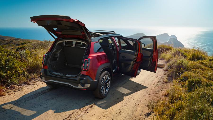 Le sens pratique reste bien présent, mais la technique évolue elle aussi. Un nouvel échangeur thermique doit notamment permettre de réduire les temps de recharge par temps froid. En finition techno, cette version débute à CHF 36'300.-, contre CHF 38'300.- en iconic.