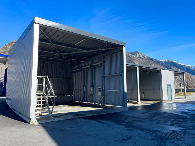 Zu den Errungenschaften der Neuzeit gehört auch der öffentlich zugängliche Car Wash mit Staubsauger – praktisch für Kundschaft und Durchreisende gleichermassen.