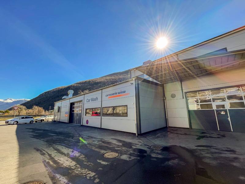 L’extension offre des conditions idéales pour un lavage moderne des véhicules.