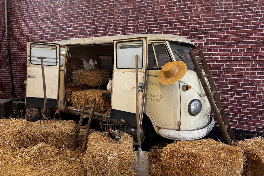 Karriere mit Kurve: Dieser Bulli begann als Krankenwagen und endete später als Hühnerstall. Mehr automobile Biografie bekommt man kaum in 4,19 Meter Blech.