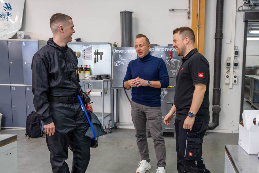 . . . et se met ainsi à la page. L’explication toute simple de Stocker : « là où il y a Sata écrit dessus, il y a aussi du Sata dedans ». Des mots qui arrachent un large sourire à tout le monde.