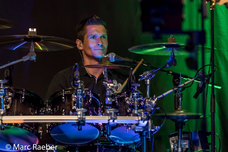Le batteur Peschä : son modèle parmi les batteurs est Simon Phillips de Toto. Ce qu’il aimerait vraiment faire : suivre la Drum School à Los Angeles. Photo : Marc Raeber