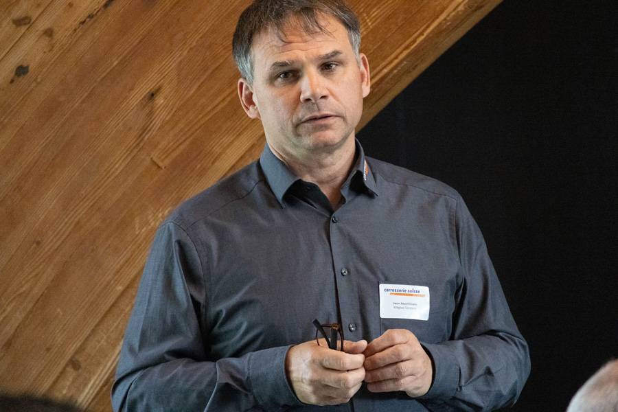 Jwan Aeschlimann präsentiert die Zahlen und Budgets – sachlich, konzentriert und mit jener Ruhe, die man braucht, wenn Frankenbeträge plötzlich mehr Aufmerksamkeit bekommen als jede Hochglanzlackierung.