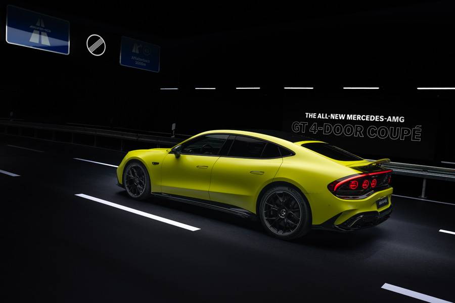 Le becquet arrière actif fait partie de l’arsenal aérodynamique du nouvel AMG. Selon la vitesse et la situation, la voiture se met en position: efficacité ici, appui là, spectacle partout.