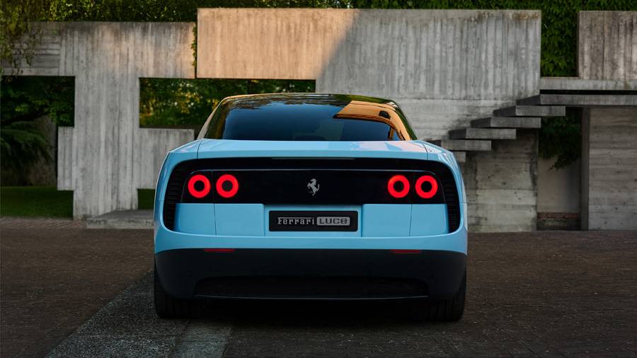 À l’arrière, le Cavallino reste bien visible, mais le débat est déjà lancé: pour d’anciennes figures de Ferrari comme Luca di Montezemolo, la Luce met en jeu bien davantage qu’un dessin. Elle touche au mythe même de la marque.