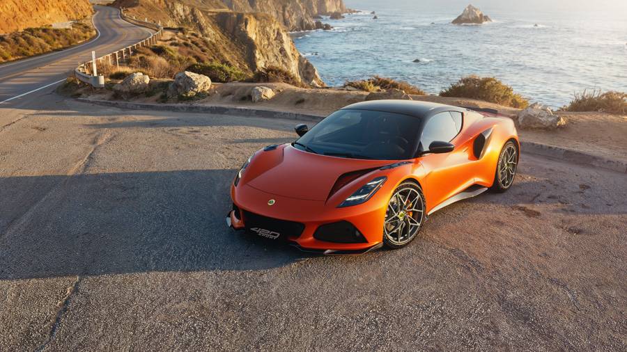 Orange steht ihm gut: Im neuen Spitzenmodell arbeitet ein 2,0-Liter-Vierzylinder-Turbomotor von AMG mit 422 PS und 500 Newtonmetern Drehmoment.