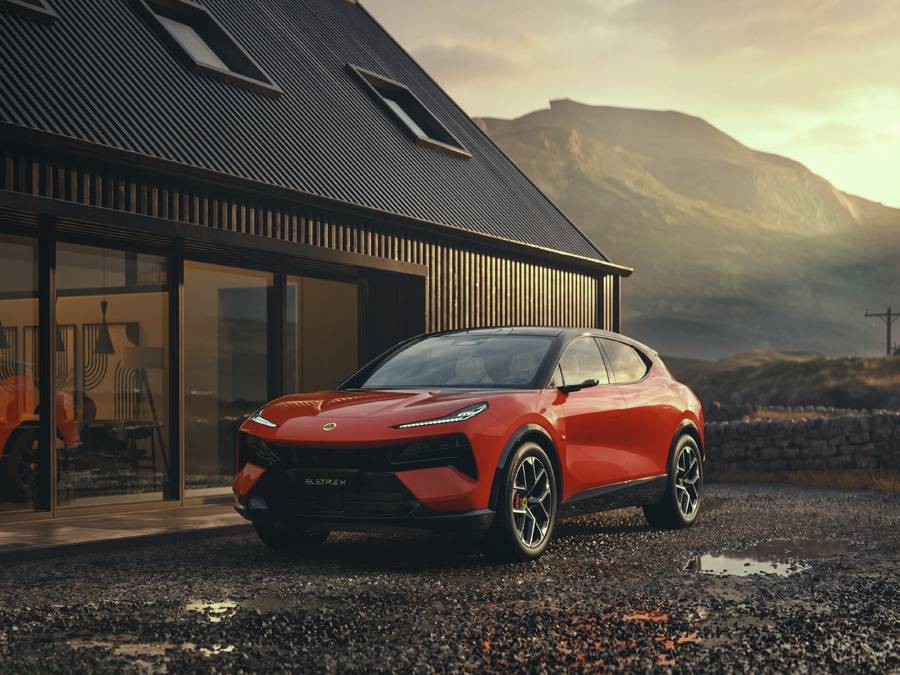 Une présence affirmée dans un décor sauvage: le nouveau Lotus Eletre X conjugue la stature d’un grand SUV avec une technologie pensée pour les longues distances.