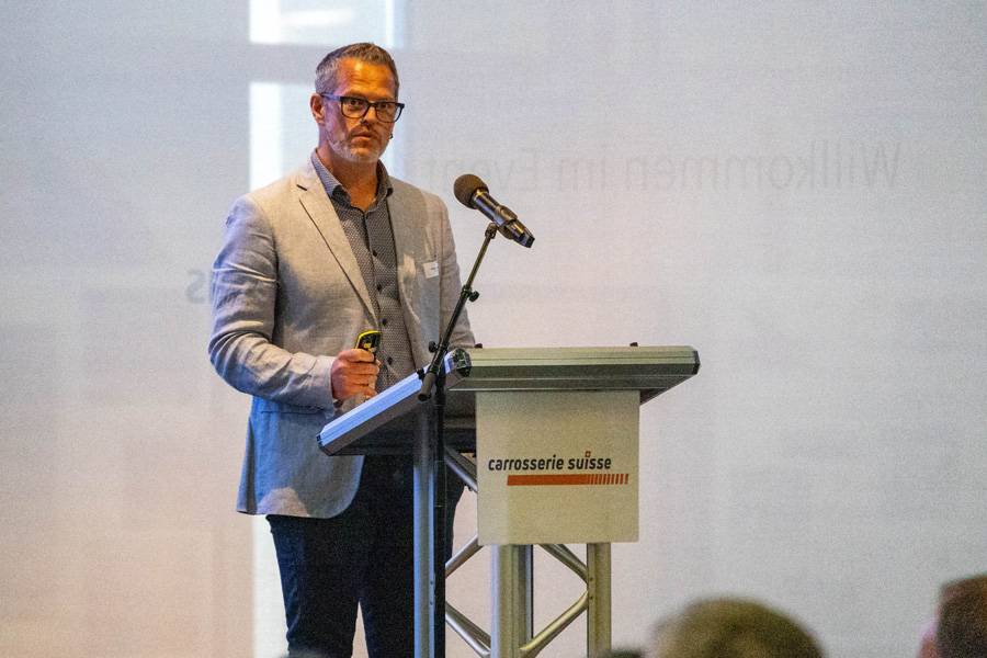 Mathias Dufaux stellte die nächsten Schritte des Vereins zur Förderung der Carrosserieberufe VFCB vor. Ein moderner Auftritt, neue Kommunikationsmittel und zusätzliche Partner sollen die Nachwuchsarbeit weiter stärken.