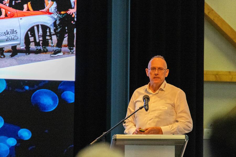 Peter Elsasser a fait le point sur les projets de formation. Championnats des métiers, procédures de qualification et nouvelle plateforme doivent renforcer durablement la qualité de l’apprentissage.
