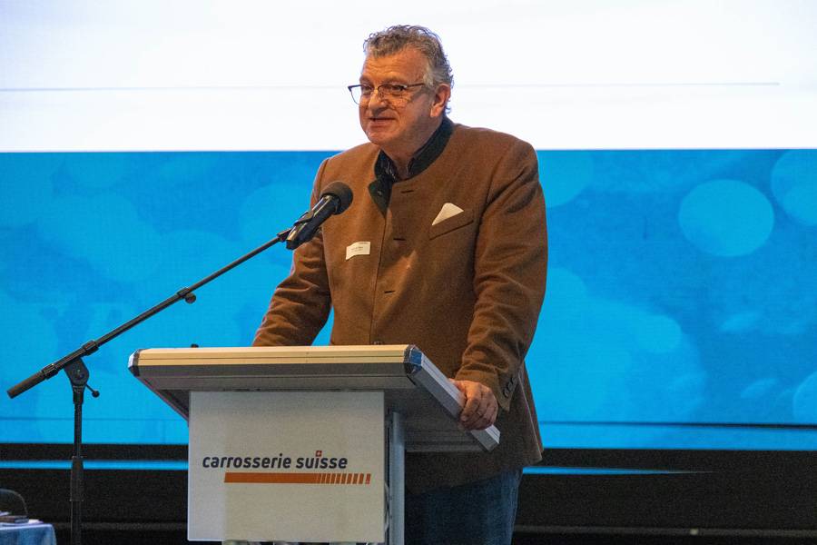 Bruno W. Claus a exposé la nouvelle orientation d’EUROGARANT. Le label de qualité doit devenir plus simple, plus actuel et moins lourd pour les entreprises, sans abaisser les exigences en matière de réparation professionnelle.