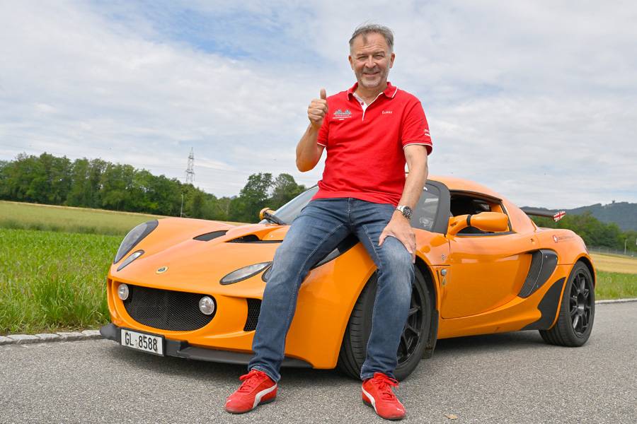 Lukas Baumgartner prend la troisième place de la catégorie A avec sa Lotus Exige S2. Le petit coupé britannique à construction légère affiche déjà visuellement ce que d’autres doivent encore expliquer.
