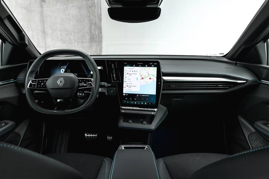 Le cockpit reste résolument numérique: le système openR link réunit l’écran conducteur et l’écran central dans un vaste environnement de commande intégrant les services Google.