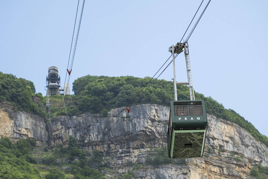 La montée en téléphérique faisait déjà partie du récit: le trajet vers le Mont Salève collait parfaitement au nom du nouveau modèle, pensé comme un sommet dans la gamme.