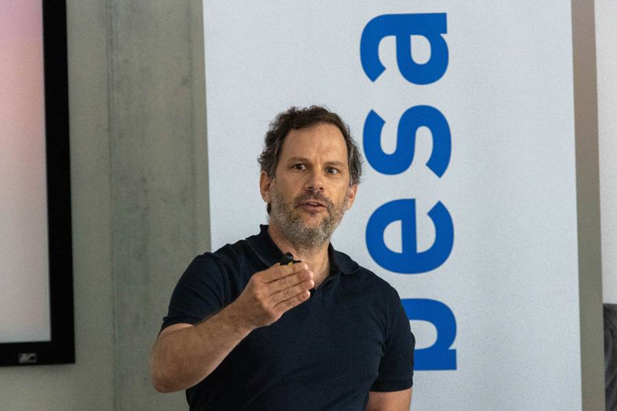 Michel Müller von EBP Schweiz zeigte, wo Förderprogramme für Betriebe konkret greifen können. Wichtig ist dabei der Zeitpunkt: Wer zuerst investiert und erst danach Fördergelder sucht, steht meist schon zu spät am Schalter.