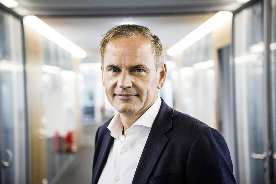 Oliver Blume, patron de Volkswagen, engage le groupe sur une ligne d’austérité sévère: moins de complexité, moins de capacités et un objectif d’économies de plus de 5,5 milliards de francs par an d’ici 2030 doivent permettre à VW de retrouver une meilleure rentabilité.