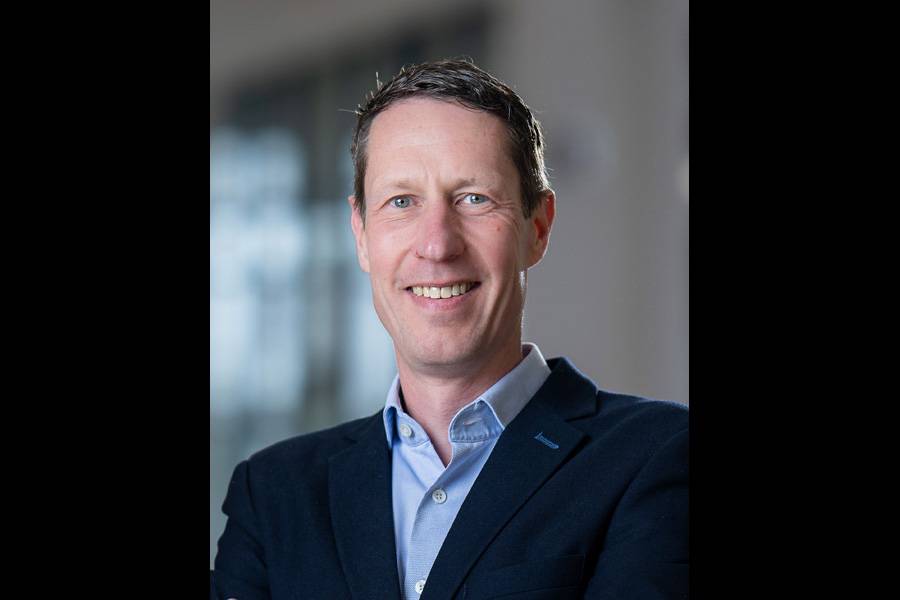 Dr. Nils Lessmann verantwortet Produktion, Lieferkette und Einkauf für Fahrzeug- und Reparaturlacke. Damit liegt ein zentraler Teil des operativen Geschäfts in seinen Händen.