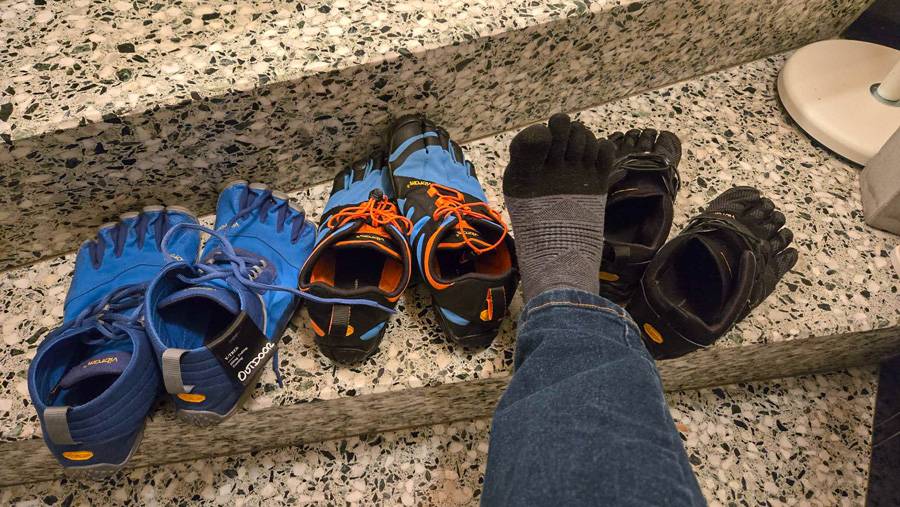Cinq orteils, conviction totale : chez Heinz Wüst, les chaussures barefoot et les chaussettes à cinq doigts ne sont pas une mode, mais une thérapie. « Meilleure circulation sanguine, posture plus stable – le hallux et les problèmes de dos ont disparu », dit-il. 