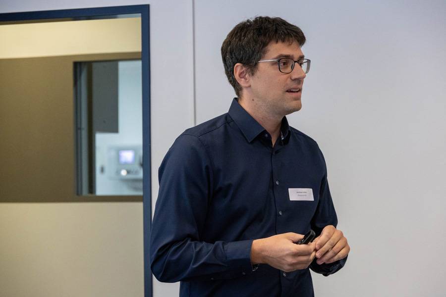 Andreas Hofer von «Enerprice Partners AG» erklärt, weshalb CO₂ künftig direkt in der Werkstatt ankommt – über Kunden, Versicherungen, Flotten und grössere Auftraggeber.