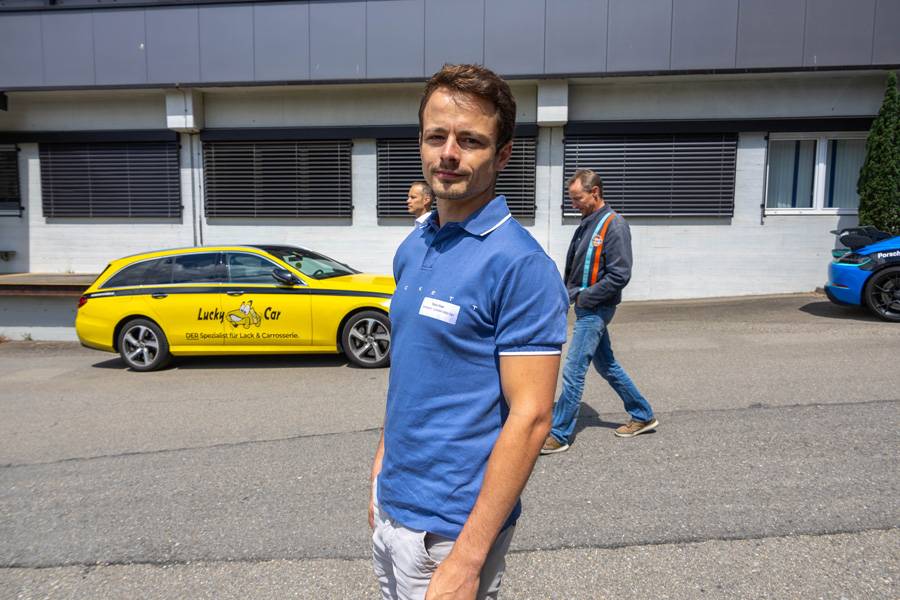 Dylan Ottet, directeur de « Carrosserie – Location Ottet Sàrl à Belfaux et membre du comité de la section Fribourg de Carrosserie Suisse, s’intéresse particulièrement aux innovations et aux nouvelles possibilités pour la branche. 