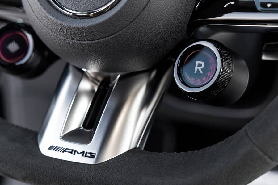 La commande rotative AMG permet de sélectionner les programmes sans quitter le volant. La lettre «R» désigne le mode Race proposé en option.