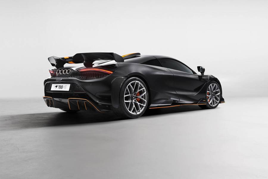 L’aileron actif est placé sensiblement plus haut que sur la 750S. Associé au nouveau diffuseur, il contribue à l’augmentation de l’appui aérodynamique.