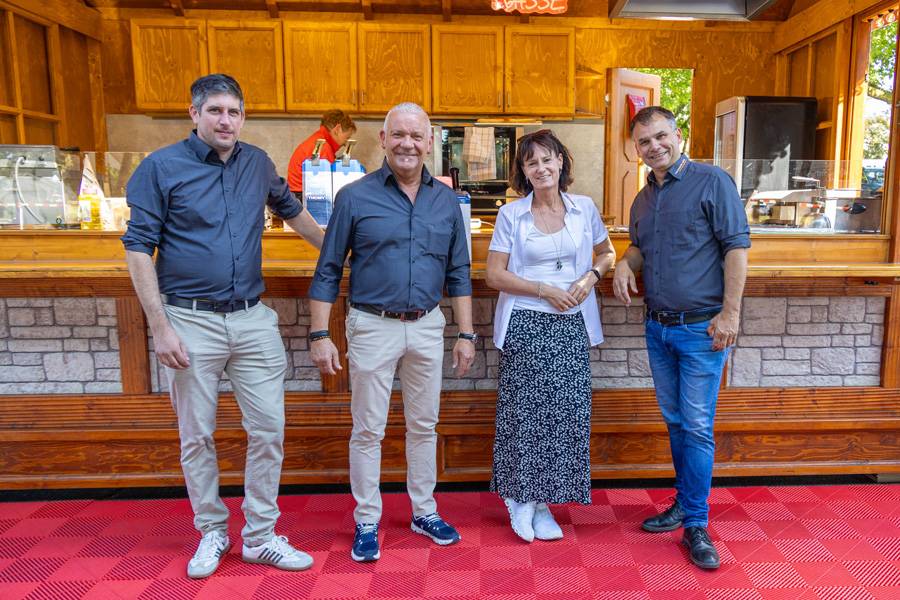 Haben ganze Arbeit geleistet, um eine würdige Lehrabschlussfeier auf die Beine zu stellen: Der Vorstand mit (v. l.) Angelo Cacciapaglia, Präsident Michael Oesch, Sonja Suter und Jwan Aeschlimann.