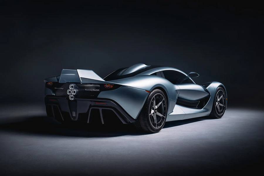 Die angepeilte Höchstgeschwindigkeit beträgt 354 km/h. Dennoch versteht Hennessey den Blackbird nicht als Rekordjäger, sondern als Hypercar für lange, schnelle Reisen.