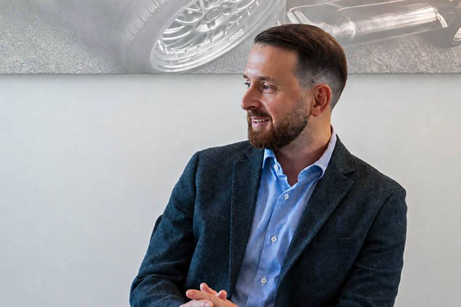 Kevin Rawyler ist neu Mitglied der AGVS-Geschäftsleitung. Der Branchenkenner will zuhören, vermitteln und dabei stets das grosse Ganze im Blick behalten.   Foto: AGVS