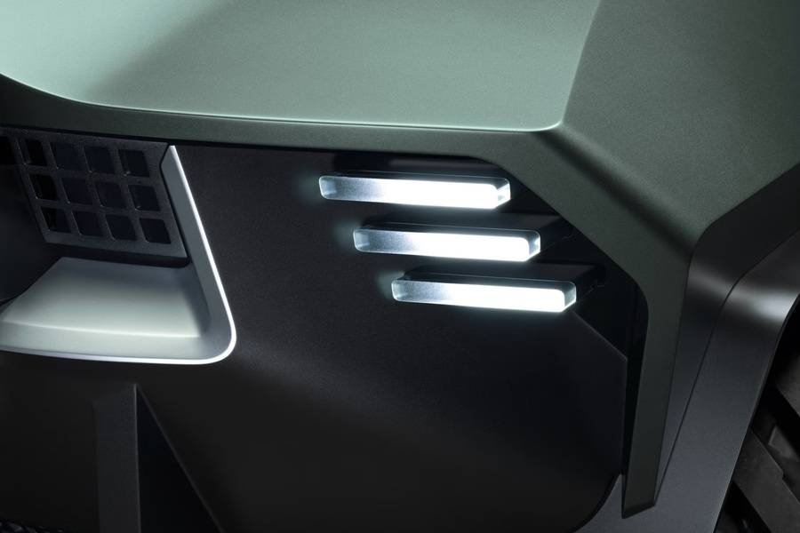Trois fines barrettes lumineuses ponctuent les extrémités de la face avant. Un détail minuscule qui apporte une précision surprenante à ce colosse aux lignes taillées à la serpe.
