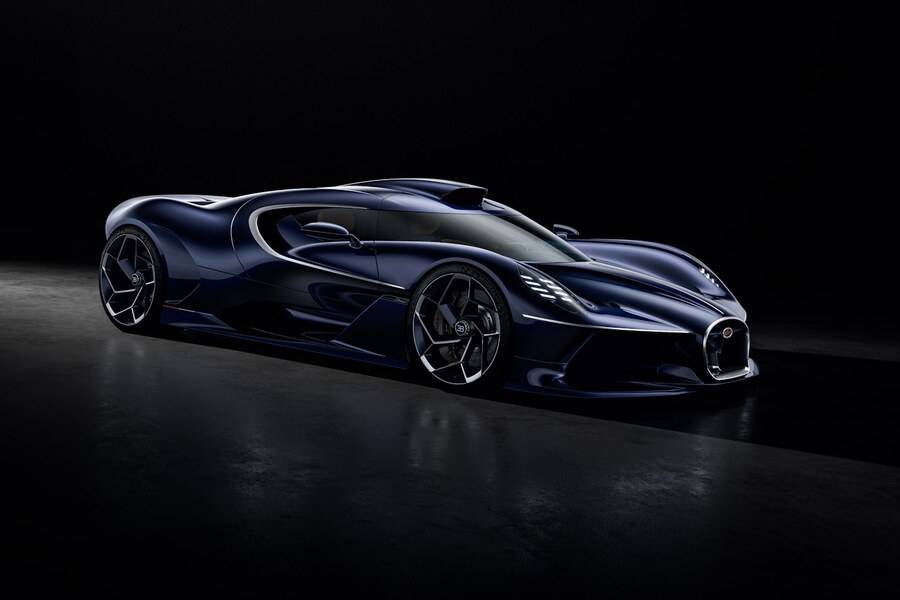 Troisième pièce unique du «Programme Solitaire» de Bugatti, le Destrier transpose la technique du Bolide dans une silhouette nettement plus élégante.
