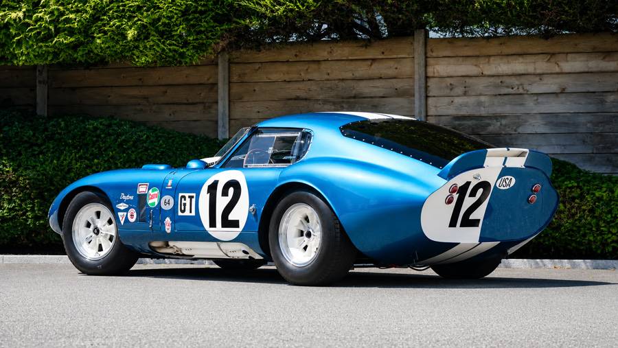 Breite Hüften, kurze Abrisskante, kompromisslose Form: «CSX 2300» entstand für den internationalen GT-Rennsport und war Teil von Shelbys erfolgreicher
Saison 1965.  Foto: Gooding & Christie’s