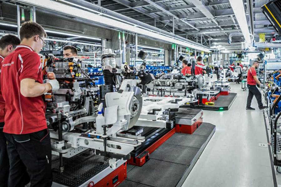 Hier sollte Porsches elektrische Zukunft in Serie gehen. Heute ist die Taycan-Produktion in Zuffenhausen stark unterausgelastet, steht immer wieder still – und soll laut Medienbericht bis 2030 ganz auslaufen.