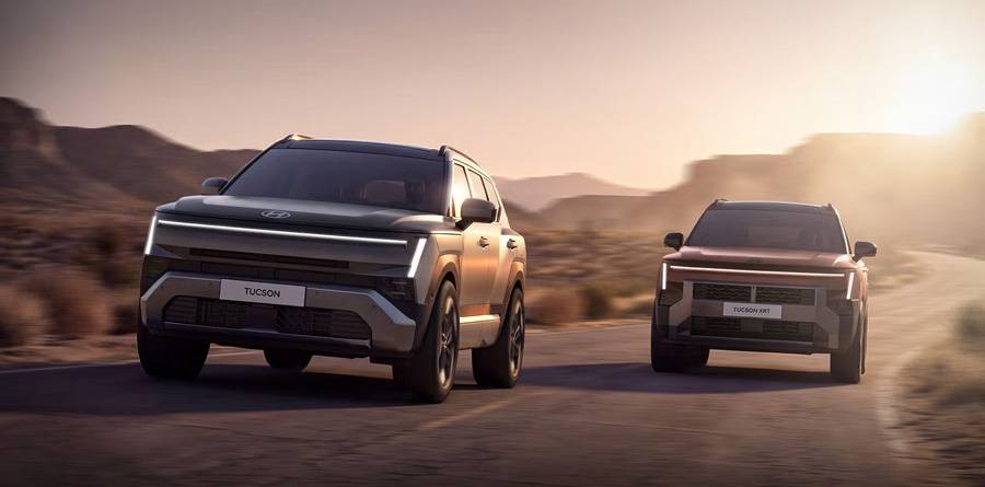 Doppelauftritt: Hyundai zeigt den neuen Tucson zusammen mit der robuster gezeichneten XRT-Version. Foto: Hyundai.