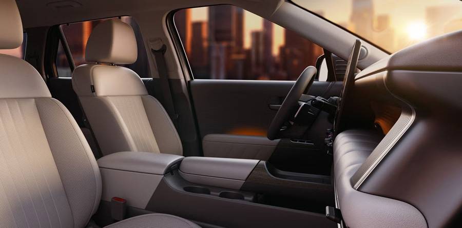 Épuré et lumineux: la planche de bord basse et la large console centrale renforcent l’impression d’espace. Photo: Hyundai.