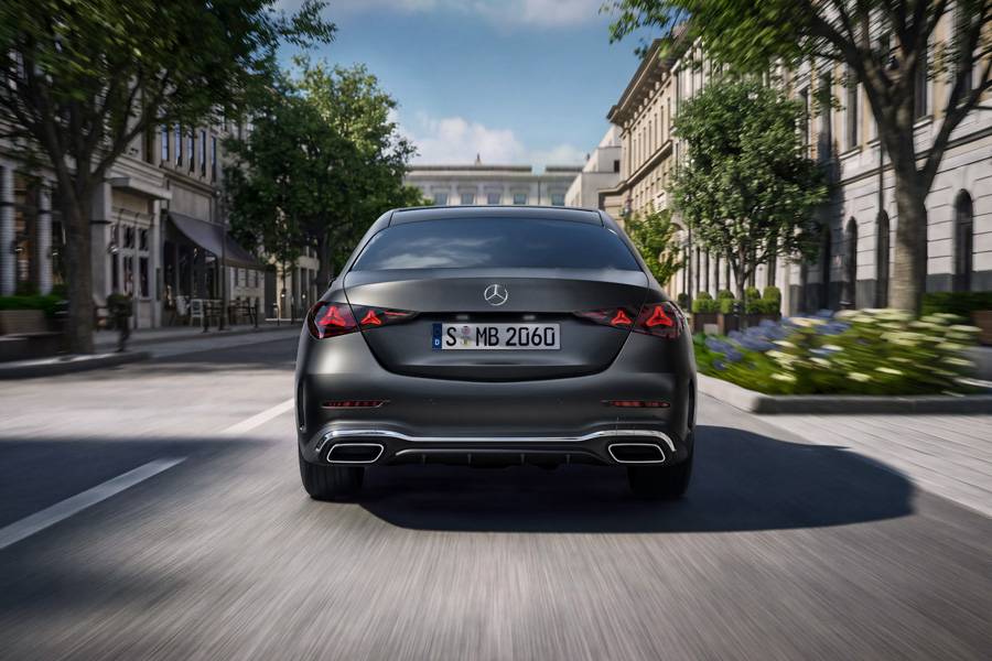 Auch am Heck der Limousine setzt Mercedes neu auf eine deutlich sichtbare Stern-Grafik. Foto: Mercedes-Benz.