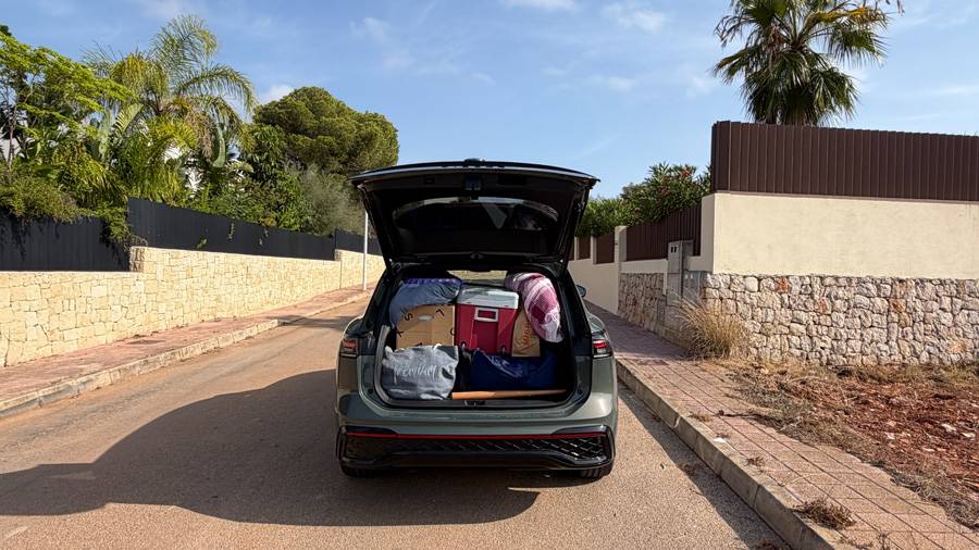 À l’aller comme au retour, les bagages de quatre personnes ont mis à contribution la quasi-totalité des 652 litres du coffre.